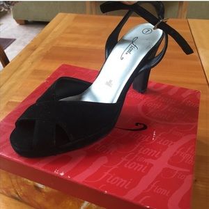 Vintage peep toe black velvet heels size 7